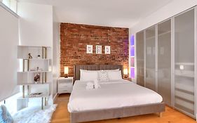 Take A Break In A Modern Loft On Plateau-Mont-Royal